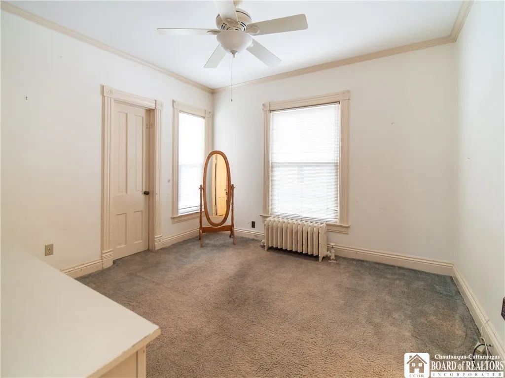 1ST FLOOR BEDROOM
/ DEN