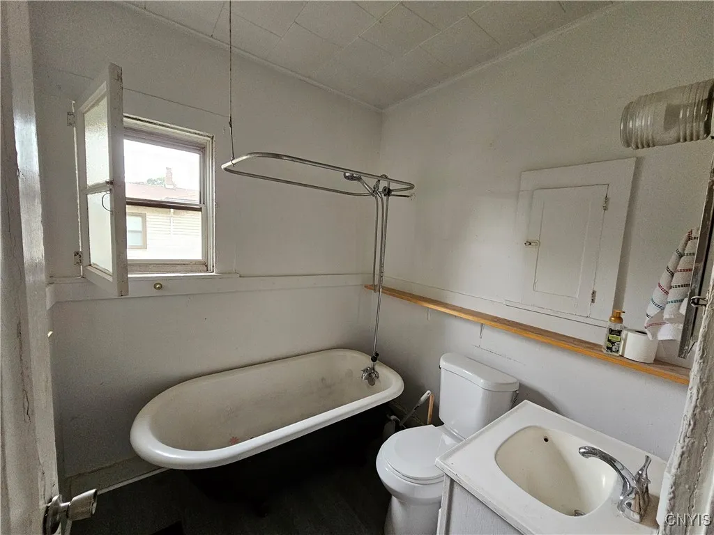 305 Highland Avenue, Dewitt, New York 13057, De Witt, New York 13057, 4 Bedrooms Bedrooms, ,3 BathroomsBathrooms,Residential,For Sale,305 Highland Avenue, Dewitt, New York 13057,0,S1649979