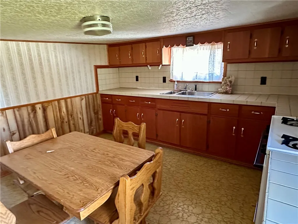 246 South Marvin Street, Smethport Boro, Pennsylva, Smethport Boro, Pennsylvania 16749, 4 Bedrooms Bedrooms, 10 Rooms Rooms,2 BathroomsBathrooms,Residential,For Sale,246 South Marvin Street, Smethport Boro, Pennsylva,0,R1649972