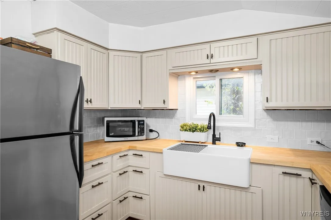 560 Persons Street, Aurora, New York 14052, Aurora, New York 14052, 2 Bedrooms Bedrooms, 6 Rooms Rooms,1 BathroomBathrooms,Residential,For Sale,560 Persons Street, Aurora, New York 14052,0,B1649981