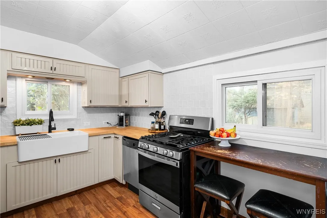 560 Persons Street, Aurora, New York 14052, Aurora, New York 14052, 2 Bedrooms Bedrooms, 6 Rooms Rooms,1 BathroomBathrooms,Residential,For Sale,560 Persons Street, Aurora, New York 14052,0,B1649981