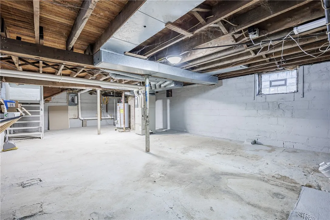 35 Lawton Street, Rochester, New York 14607, Rochester, New York 14607, 3 Bedrooms Bedrooms, 8 Rooms Rooms,1 BathroomBathrooms,Residential Lease,For Rent,35 Lawton Street, Rochester, New York 14607,0,R1649497