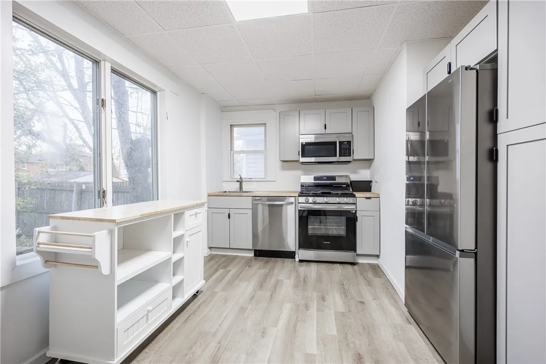 35 Lawton Street, Rochester, New York 14607, Rochester, New York 14607, 3 Bedrooms Bedrooms, 8 Rooms Rooms,1 BathroomBathrooms,Residential Lease,For Rent,35 Lawton Street, Rochester, New York 14607,0,R1649497