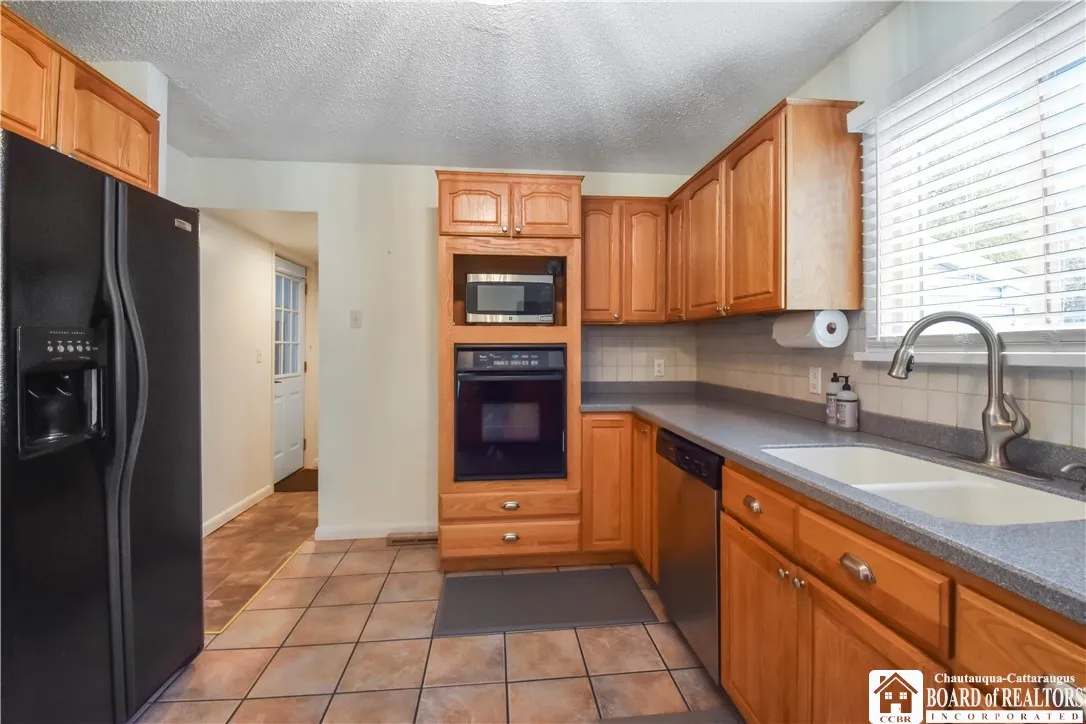 Functional kitchen with great workspace