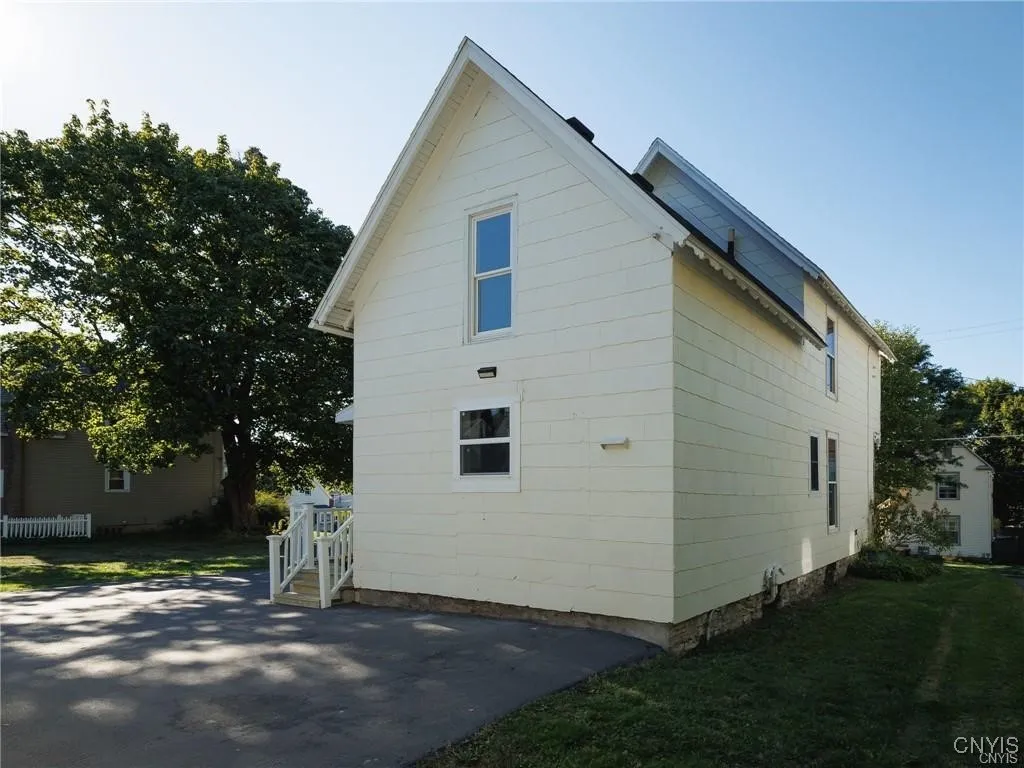 435 South Hamilton Street, Watertown City, New Yor, Watertown City, New York 13601, 3 Bedrooms Bedrooms, 9 Rooms Rooms,1 BathroomBathrooms,Residential Lease,For Rent,435 South Hamilton Street, Watertown City, New Yor,0,S1650023
