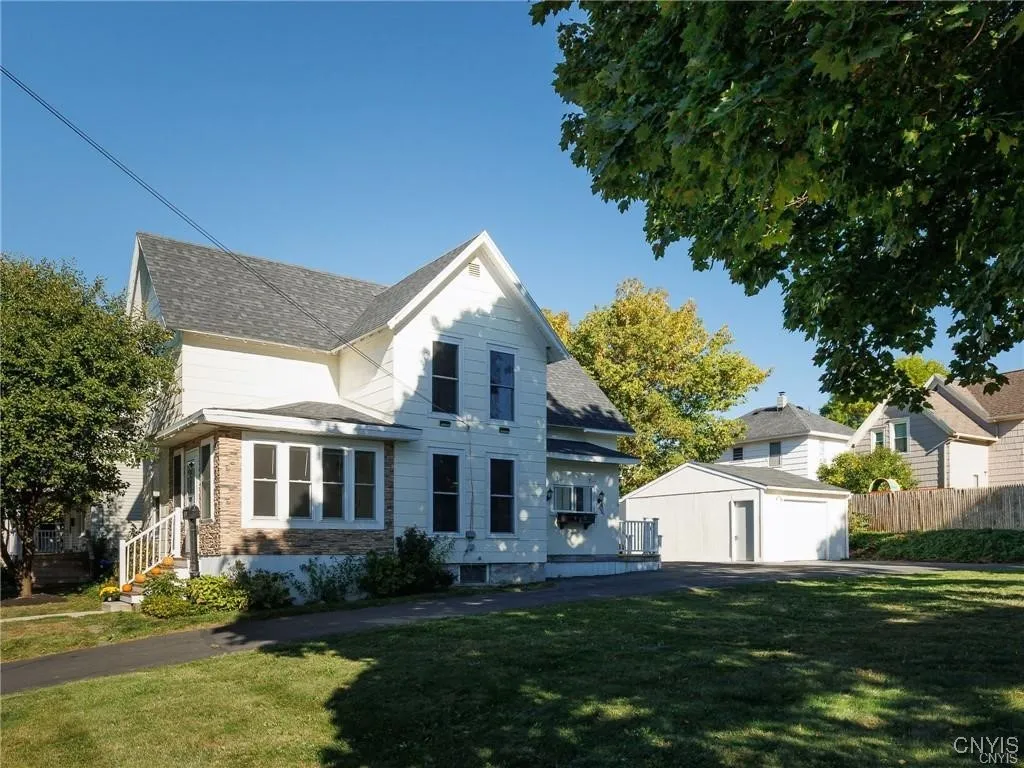 435 South Hamilton Street, Watertown City, New Yor, Watertown City, New York 13601, 3 Bedrooms Bedrooms, 9 Rooms Rooms,1 BathroomBathrooms,Residential Lease,For Rent,435 South Hamilton Street, Watertown City, New Yor,0,S1650023