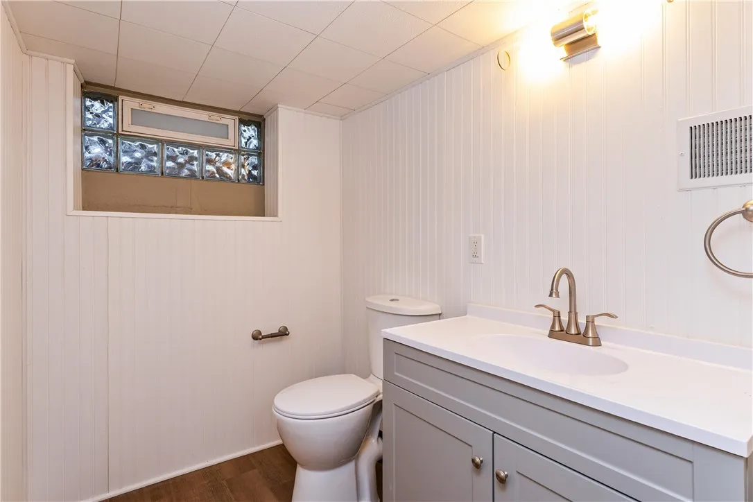 68 Elder Street, Gates, New York 14606, Gates, New York 14606, 3 Bedrooms Bedrooms, 6 Rooms Rooms,1 BathroomBathrooms,Residential,For Sale,68 Elder Street, Gates, New York 14606,0,R1650027