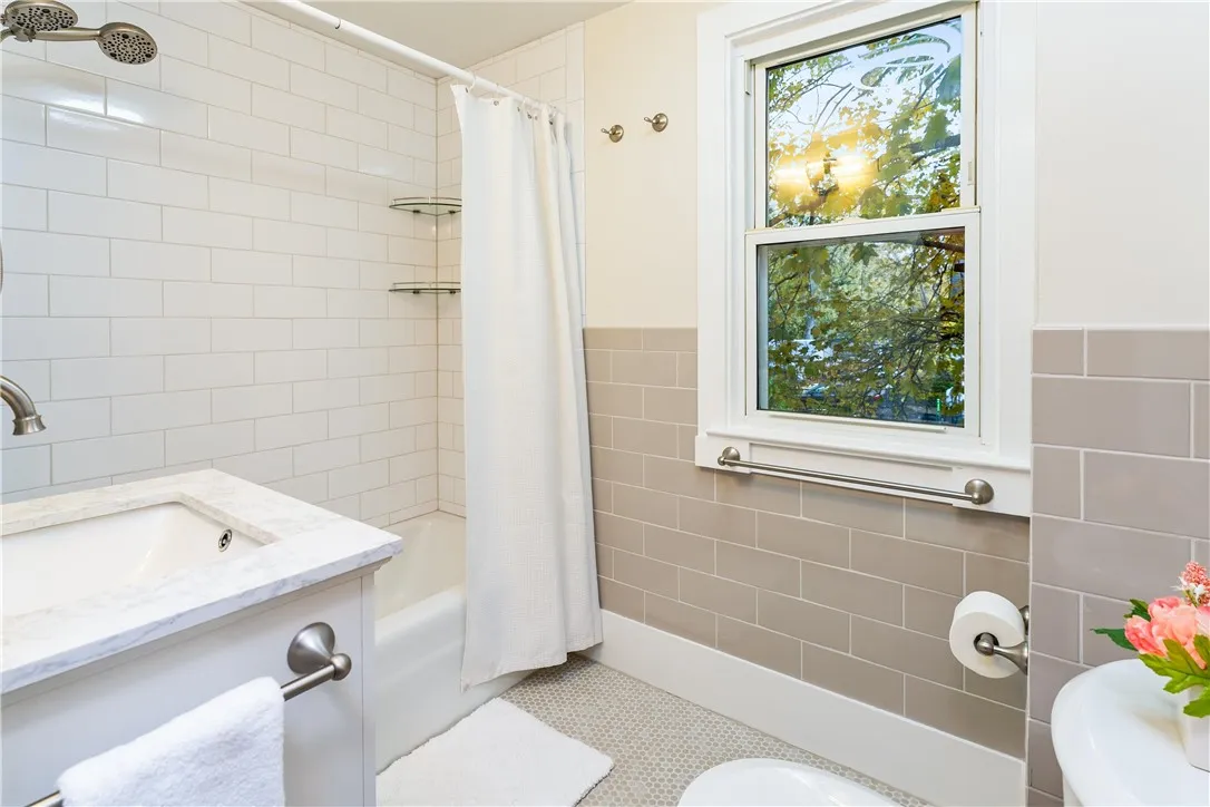 68 Elder Street, Gates, New York 14606, Gates, New York 14606, 3 Bedrooms Bedrooms, 6 Rooms Rooms,1 BathroomBathrooms,Residential,For Sale,68 Elder Street, Gates, New York 14606,0,R1650027