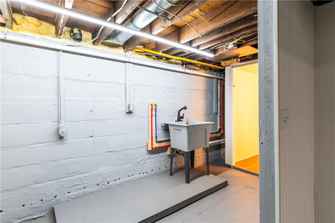 68 Elder Street, Gates, New York 14606, Gates, New York 14606, 3 Bedrooms Bedrooms, 6 Rooms Rooms,1 BathroomBathrooms,Residential,For Sale,68 Elder Street, Gates, New York 14606,0,R1650027