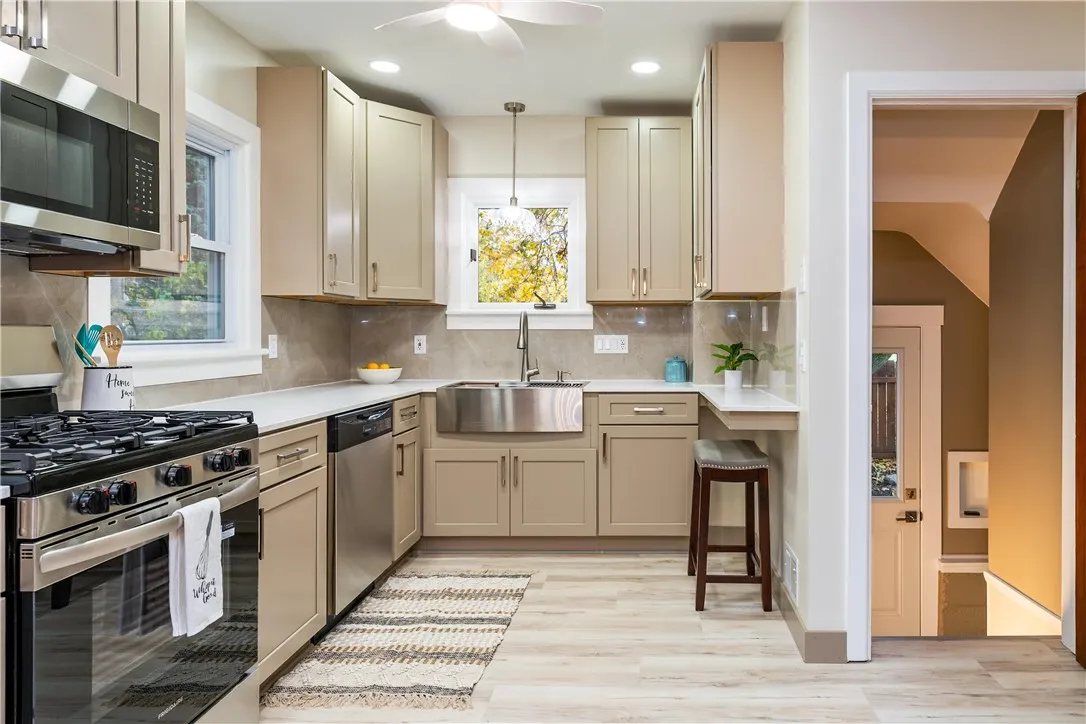 68 Elder Street, Gates, New York 14606, Gates, New York 14606, 3 Bedrooms Bedrooms, 6 Rooms Rooms,1 BathroomBathrooms,Residential,For Sale,68 Elder Street, Gates, New York 14606,0,R1650027