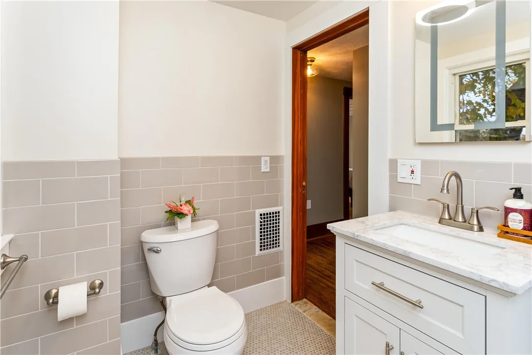 68 Elder Street, Gates, New York 14606, Gates, New York 14606, 3 Bedrooms Bedrooms, 6 Rooms Rooms,1 BathroomBathrooms,Residential,For Sale,68 Elder Street, Gates, New York 14606,0,R1650027