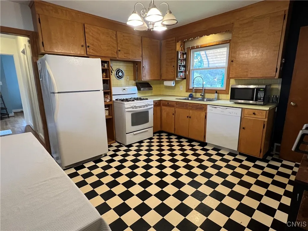 210 Clinton Avenue, Cortland, New York 13045, Cortland, New York 13045, 3 Bedrooms Bedrooms, 5 Rooms Rooms,1 BathroomBathrooms,Residential,For Sale,210 Clinton Avenue, Cortland, New York 13045,0,S1649980