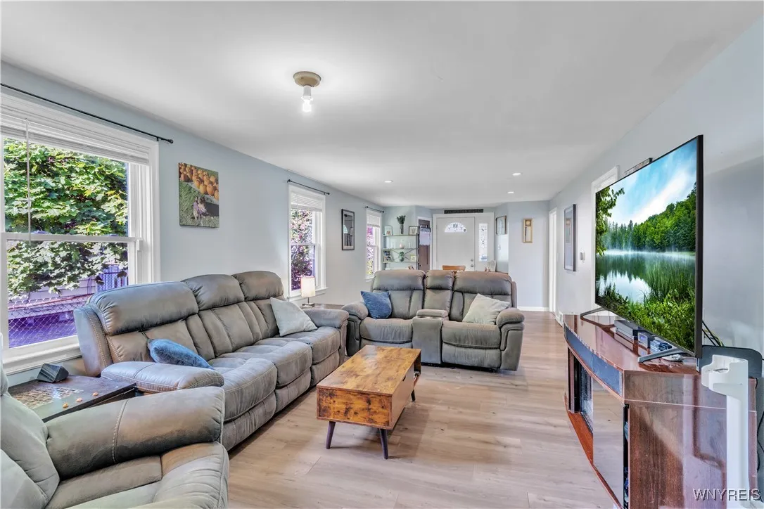 484 81st Street, Niagara Falls, New York 14304, Niagara Falls, New York 14304, 3 Bedrooms Bedrooms, 7 Rooms Rooms,1 BathroomBathrooms,Residential,For Sale,484 81st Street, Niagara Falls, New York 14304,0,B1650031