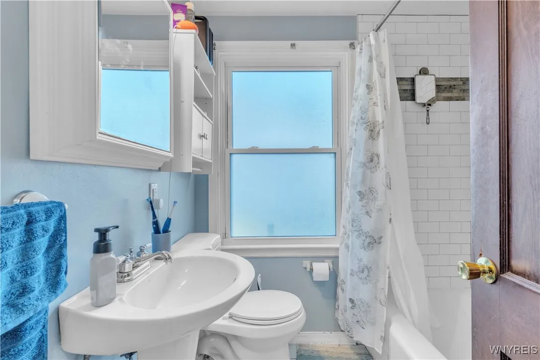 484 81st Street, Niagara Falls, New York 14304, Niagara Falls, New York 14304, 3 Bedrooms Bedrooms, 7 Rooms Rooms,1 BathroomBathrooms,Residential,For Sale,484 81st Street, Niagara Falls, New York 14304,0,B1650031