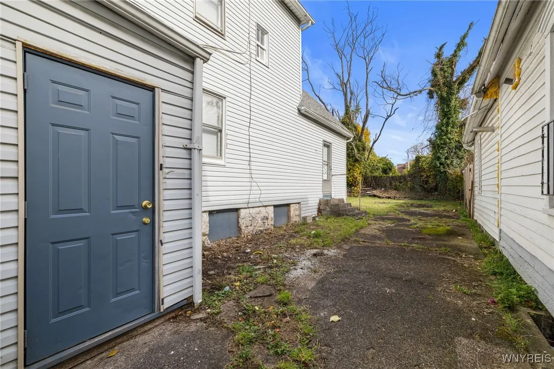 469 Emslie Street, Buffalo, New York 14212, Buffalo, New York 14212, 6 Bedrooms Bedrooms, ,2 BathroomsBathrooms,Residential,For Sale,469 Emslie Street, Buffalo, New York 14212,0,B1650032