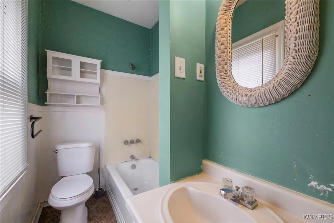 469 Emslie Street, Buffalo, New York 14212, Buffalo, New York 14212, 6 Bedrooms Bedrooms, ,2 BathroomsBathrooms,Residential,For Sale,469 Emslie Street, Buffalo, New York 14212,0,B1650032