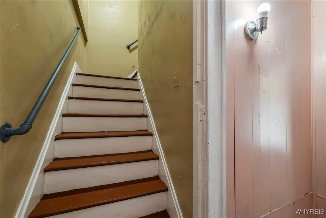 469 Emslie Street, Buffalo, New York 14212, Buffalo, New York 14212, 6 Bedrooms Bedrooms, ,2 BathroomsBathrooms,Residential,For Sale,469 Emslie Street, Buffalo, New York 14212,0,B1650032