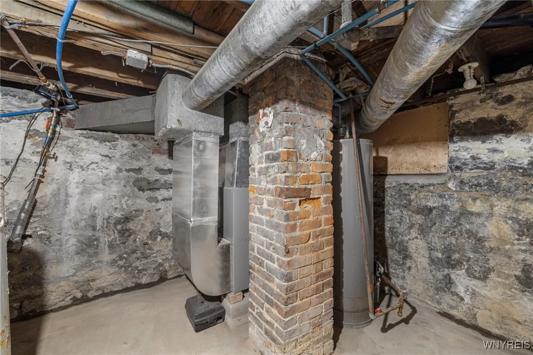 469 Emslie Street, Buffalo, New York 14212, Buffalo, New York 14212, 6 Bedrooms Bedrooms, ,2 BathroomsBathrooms,Residential,For Sale,469 Emslie Street, Buffalo, New York 14212,0,B1650032