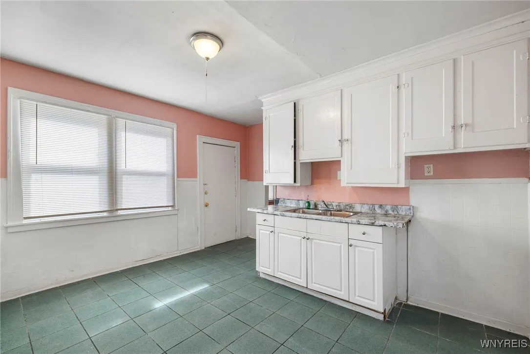 469 Emslie Street, Buffalo, New York 14212, Buffalo, New York 14212, 6 Bedrooms Bedrooms, ,2 BathroomsBathrooms,Residential,For Sale,469 Emslie Street, Buffalo, New York 14212,0,B1650032