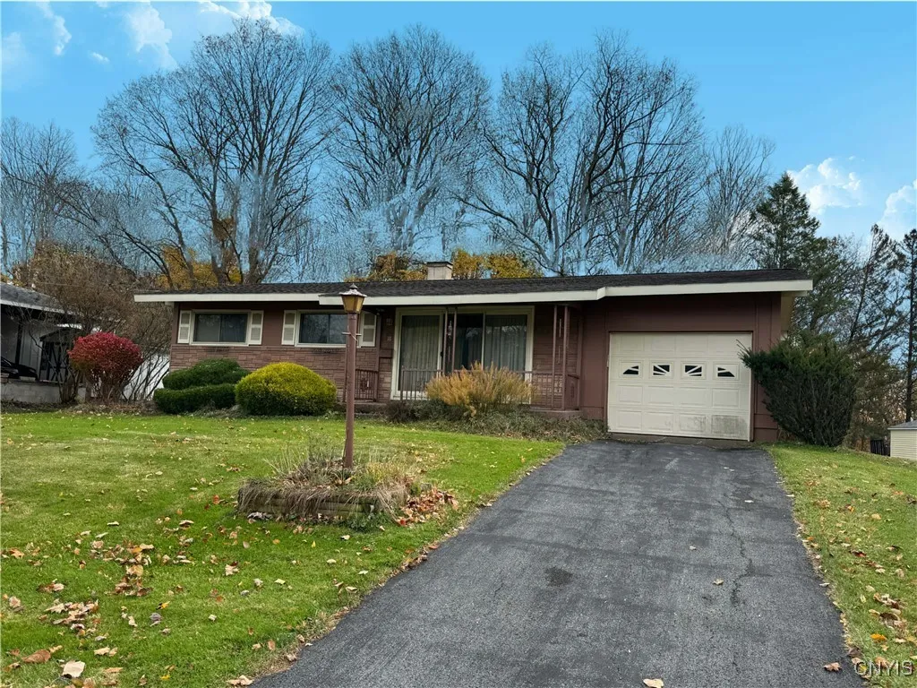 18 Cedarbrook Crescent, Whitestown, New York 13492, Whitestown, New York 13492, 3 Bedrooms Bedrooms, 6 Rooms Rooms,1 BathroomBathrooms,Residential,For Sale,18 Cedarbrook Crescent, Whitestown, New York 13492,0,S1649987
