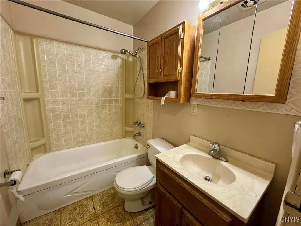 18 Cedarbrook Crescent, Whitestown, New York 13492, Whitestown, New York 13492, 3 Bedrooms Bedrooms, 6 Rooms Rooms,1 BathroomBathrooms,Residential,For Sale,18 Cedarbrook Crescent, Whitestown, New York 13492,0,S1649987