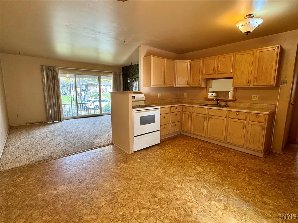 18 Cedarbrook Crescent, Whitestown, New York 13492, Whitestown, New York 13492, 3 Bedrooms Bedrooms, 6 Rooms Rooms,1 BathroomBathrooms,Residential,For Sale,18 Cedarbrook Crescent, Whitestown, New York 13492,0,S1649987