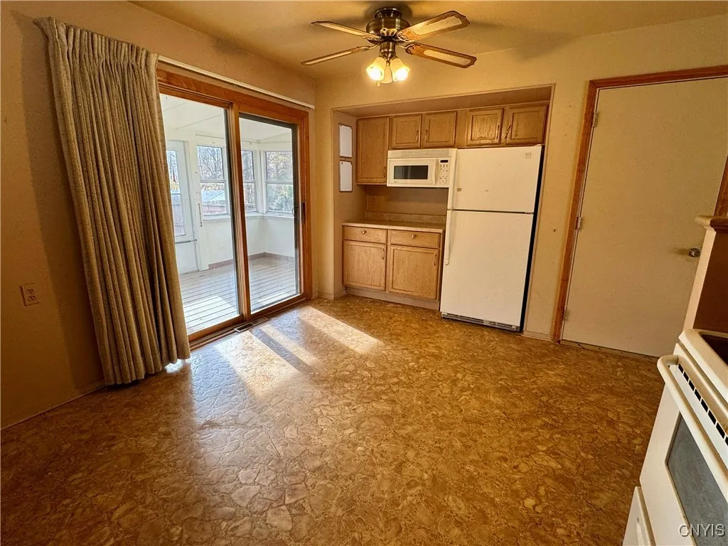 18 Cedarbrook Crescent, Whitestown, New York 13492, Whitestown, New York 13492, 3 Bedrooms Bedrooms, 6 Rooms Rooms,1 BathroomBathrooms,Residential,For Sale,18 Cedarbrook Crescent, Whitestown, New York 13492,0,S1649987