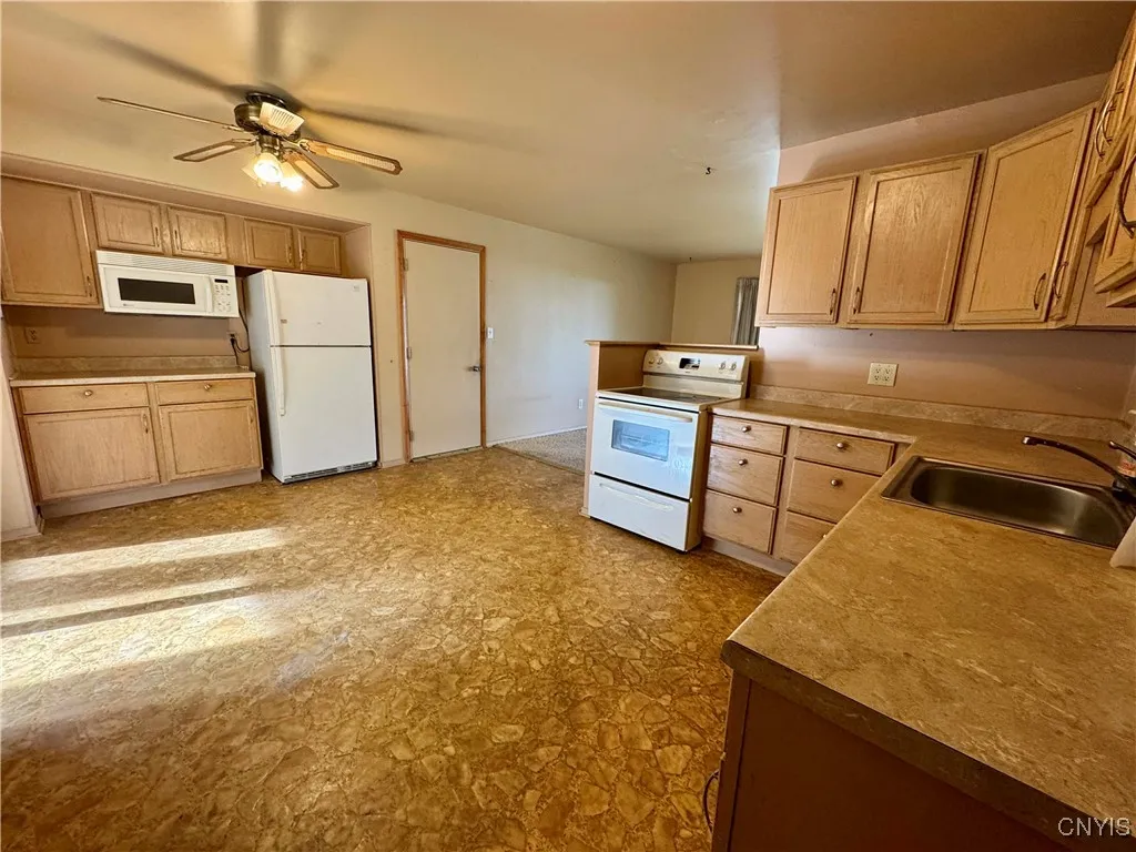 18 Cedarbrook Crescent, Whitestown, New York 13492, Whitestown, New York 13492, 3 Bedrooms Bedrooms, 6 Rooms Rooms,1 BathroomBathrooms,Residential,For Sale,18 Cedarbrook Crescent, Whitestown, New York 13492,0,S1649987