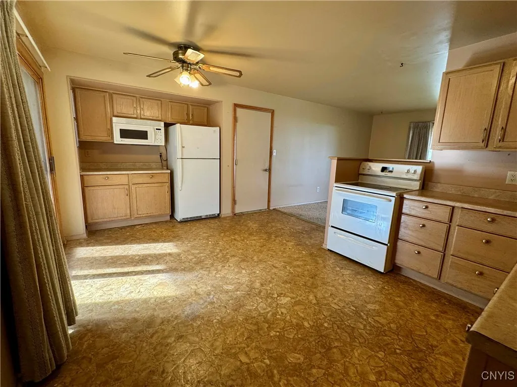 18 Cedarbrook Crescent, Whitestown, New York 13492, Whitestown, New York 13492, 3 Bedrooms Bedrooms, 6 Rooms Rooms,1 BathroomBathrooms,Residential,For Sale,18 Cedarbrook Crescent, Whitestown, New York 13492,0,S1649987