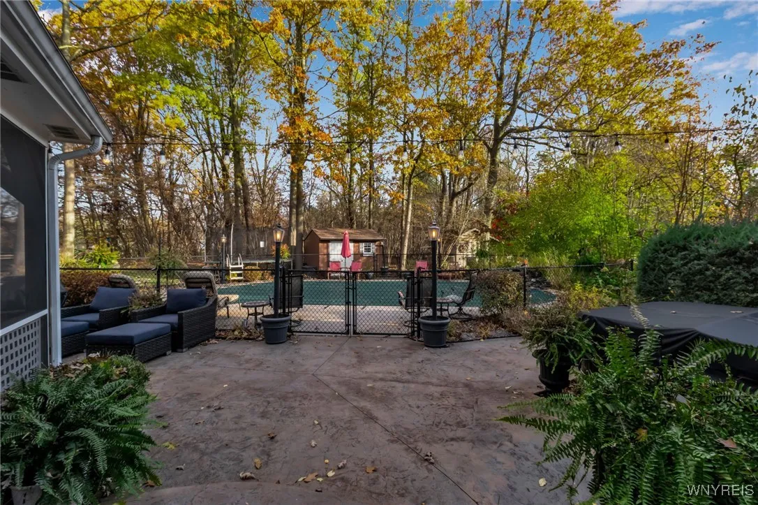 8240 Clarherst Drive, Clarence, New York 14051, Clarence, New York 14051, 4 Bedrooms Bedrooms, 12 Rooms Rooms,2 BathroomsBathrooms,Residential,For Sale,8240 Clarherst Drive, Clarence, New York 14051,0,B1649370