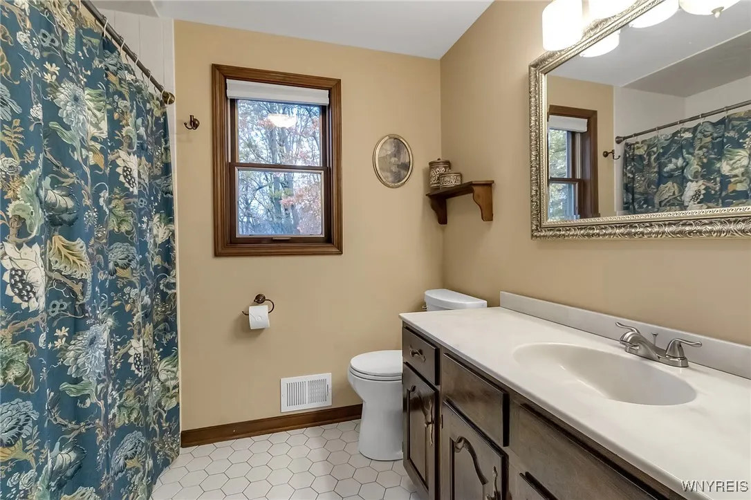 8240 Clarherst Drive, Clarence, New York 14051, Clarence, New York 14051, 4 Bedrooms Bedrooms, 12 Rooms Rooms,2 BathroomsBathrooms,Residential,For Sale,8240 Clarherst Drive, Clarence, New York 14051,0,B1649370