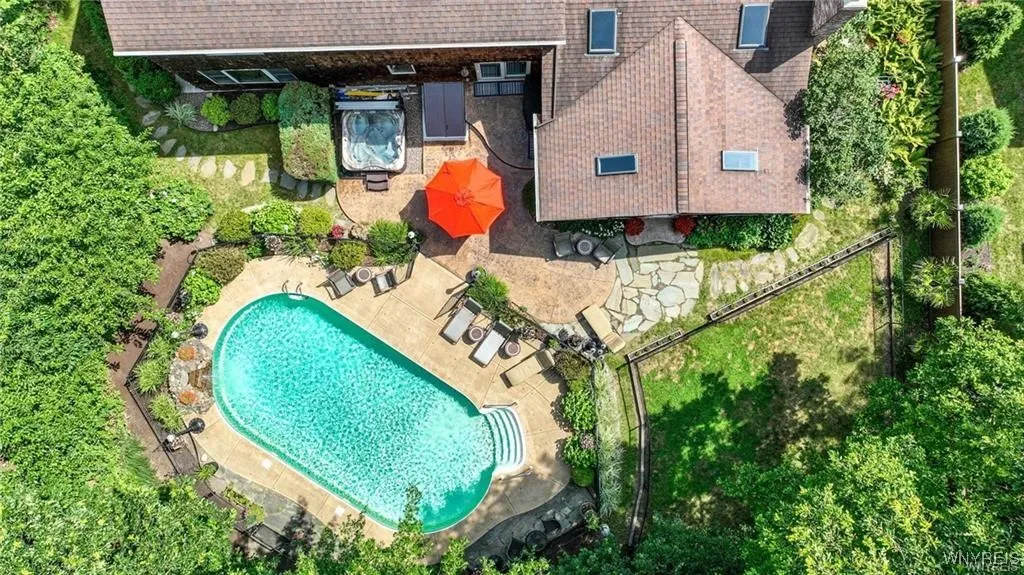 8240 Clarherst Drive, Clarence, New York 14051, Clarence, New York 14051, 4 Bedrooms Bedrooms, 12 Rooms Rooms,2 BathroomsBathrooms,Residential,For Sale,8240 Clarherst Drive, Clarence, New York 14051,0,B1649370