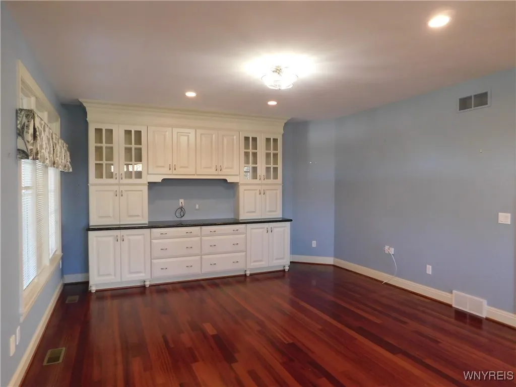 "Other room" open to kitchen area