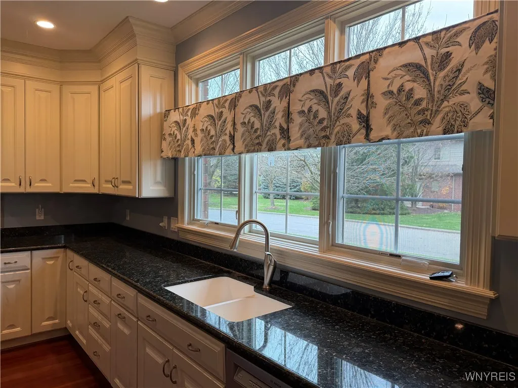 140 Hampton Hill Drive, Amherst, New York 14221, Amherst, New York 14221, 2 Bedrooms Bedrooms, 5 Rooms Rooms,2 BathroomsBathrooms,Residential,For Sale,140 Hampton Hill Drive, Amherst, New York 14221,0,B1649785