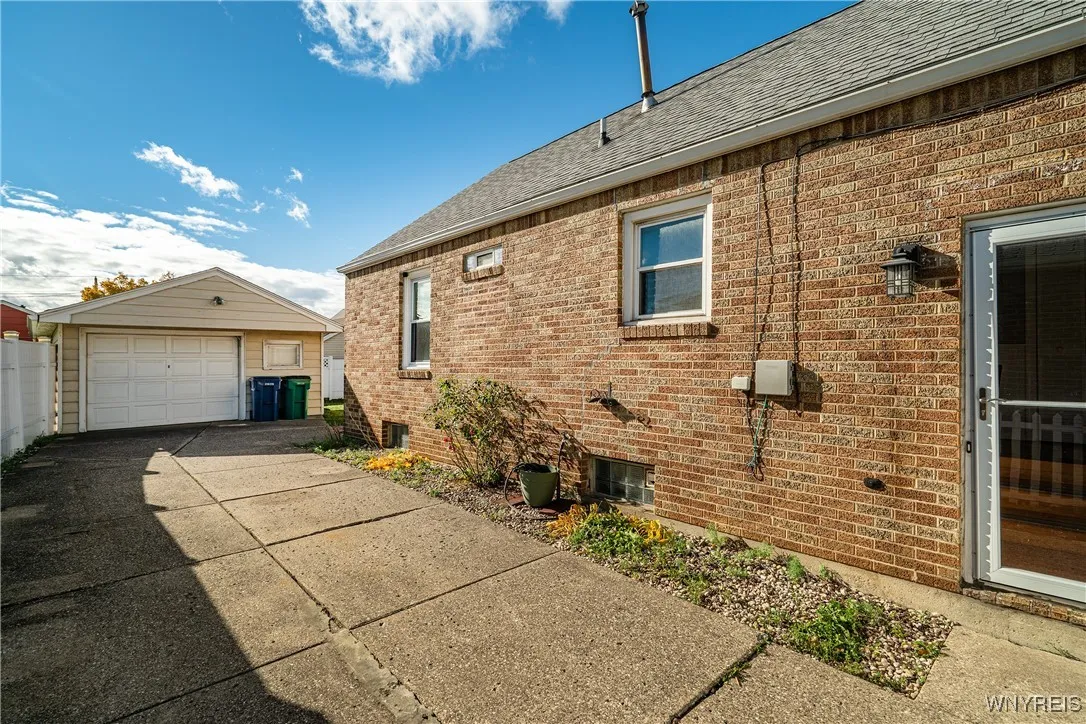 405 Weimar Street, Buffalo, New York 14206, Buffalo, New York 14206, 3 Bedrooms Bedrooms, 5 Rooms Rooms,1 BathroomBathrooms,Residential,For Sale,405 Weimar Street, Buffalo, New York 14206,0,B1650009