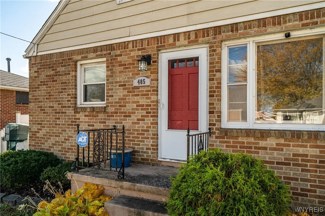 405 Weimar Street, Buffalo, New York 14206, Buffalo, New York 14206, 3 Bedrooms Bedrooms, 5 Rooms Rooms,1 BathroomBathrooms,Residential,For Sale,405 Weimar Street, Buffalo, New York 14206,0,B1650009