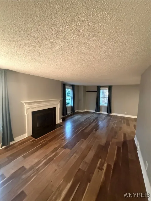 106 East Morris Avenue Lower, Buffalo, New York 14, Buffalo, New York 14214, 2 Bedrooms Bedrooms, 4 Rooms Rooms,1 BathroomBathrooms,Residential Lease,For Rent,106 East Morris Avenue Lower, Buffalo, New York 14,0,B1650035