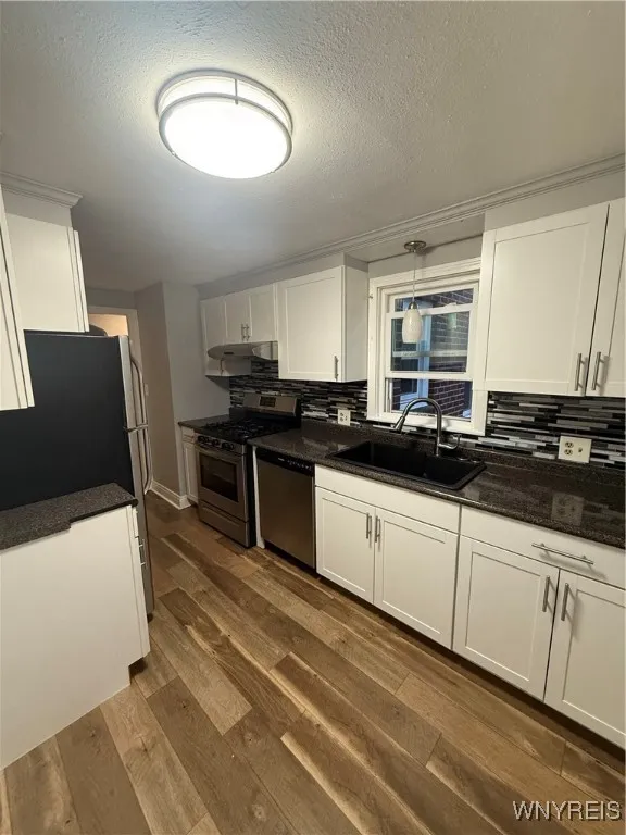 106 East Morris Avenue Lower, Buffalo, New York 14, Buffalo, New York 14214, 2 Bedrooms Bedrooms, 4 Rooms Rooms,1 BathroomBathrooms,Residential Lease,For Rent,106 East Morris Avenue Lower, Buffalo, New York 14,0,B1650035
