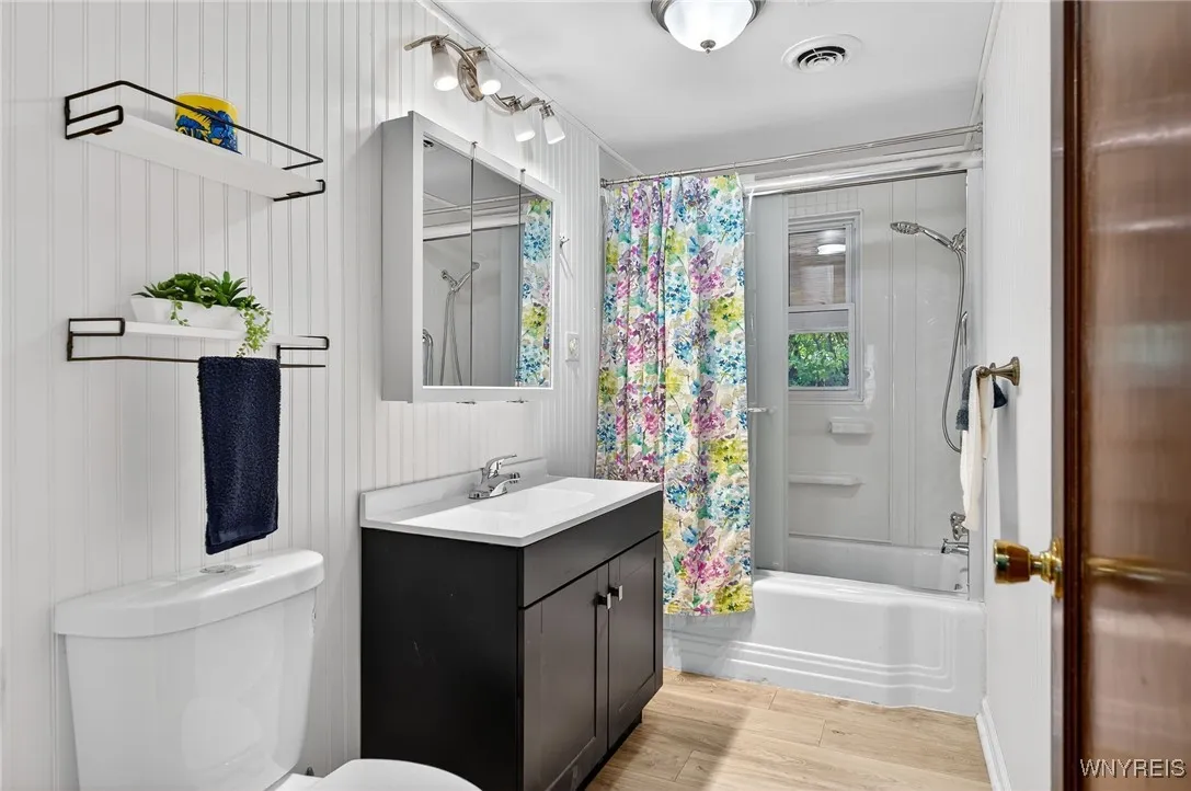 93 Fayette Avenue, Tonawanda, New York 14223, Tonawanda, New York 14223, 4 Bedrooms Bedrooms, 9 Rooms Rooms,2 BathroomsBathrooms,Residential,For Sale,93 Fayette Avenue, Tonawanda, New York 14223,0,B1649962