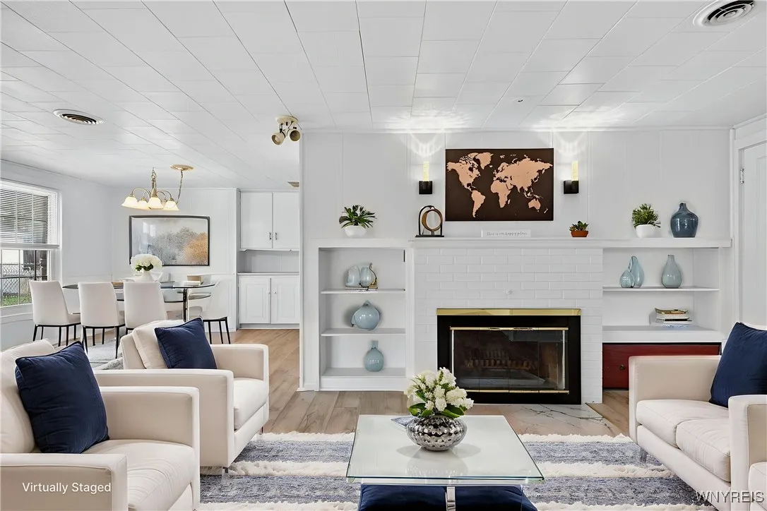 Virtually Staged OPTION A