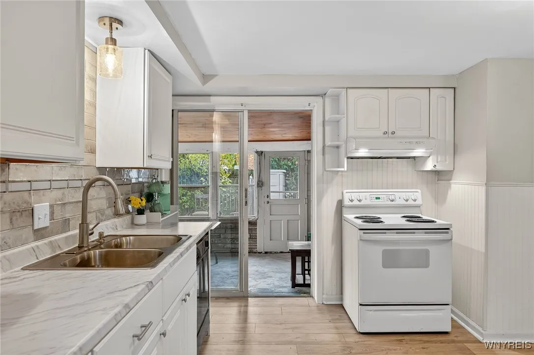 93 Fayette Avenue, Tonawanda, New York 14223, Tonawanda, New York 14223, 4 Bedrooms Bedrooms, 9 Rooms Rooms,2 BathroomsBathrooms,Residential,For Sale,93 Fayette Avenue, Tonawanda, New York 14223,0,B1649962