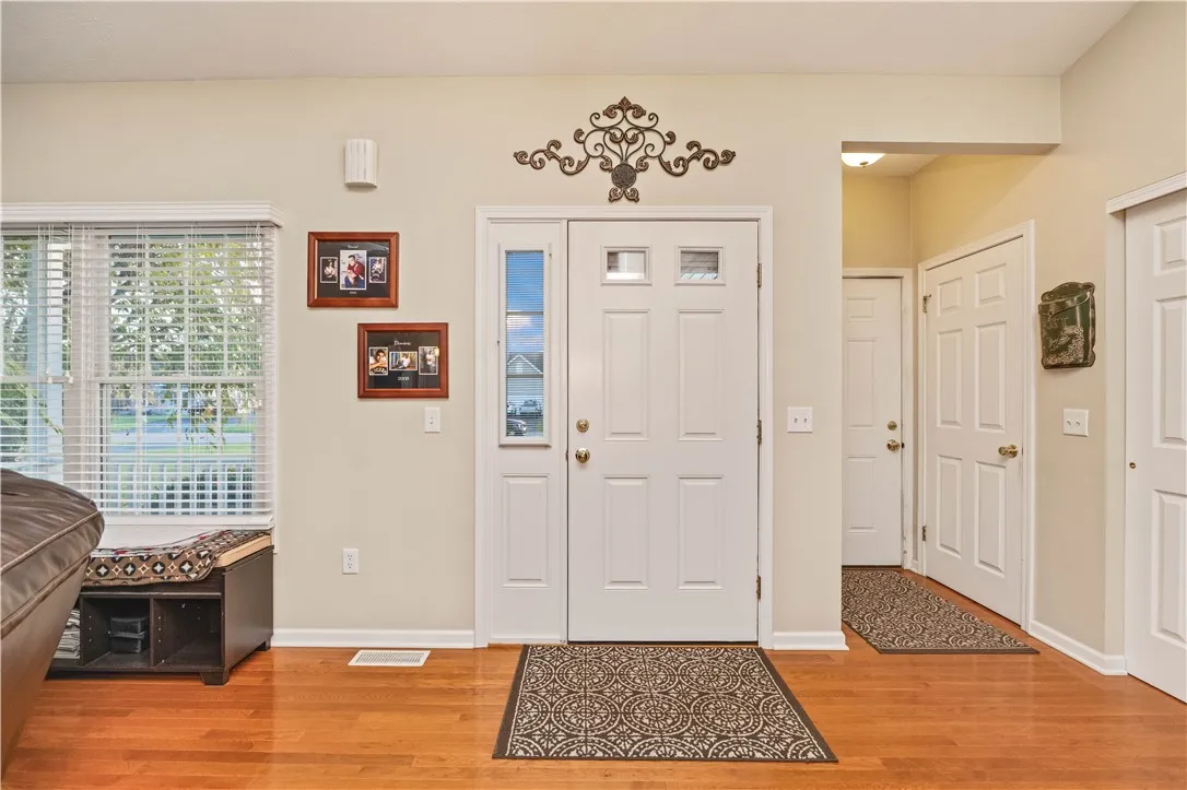 13 Ashview Drive, Chili, New York 14514, Chili, New York 14514, 3 Bedrooms Bedrooms, 7 Rooms Rooms,2 BathroomsBathrooms,Residential,For Sale,13 Ashview Drive, Chili, New York 14514,0,R1649531