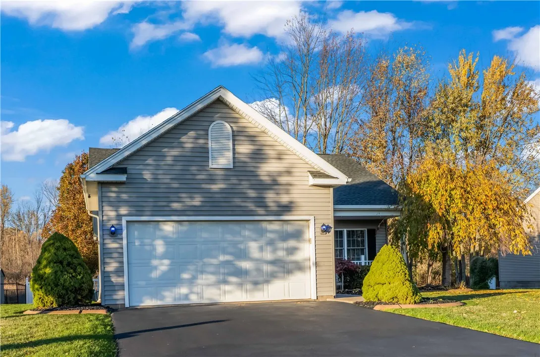 13 Ashview Drive, Chili, New York 14514, Chili, New York 14514, 3 Bedrooms Bedrooms, 7 Rooms Rooms,2 BathroomsBathrooms,Residential,For Sale,13 Ashview Drive, Chili, New York 14514,0,R1649531