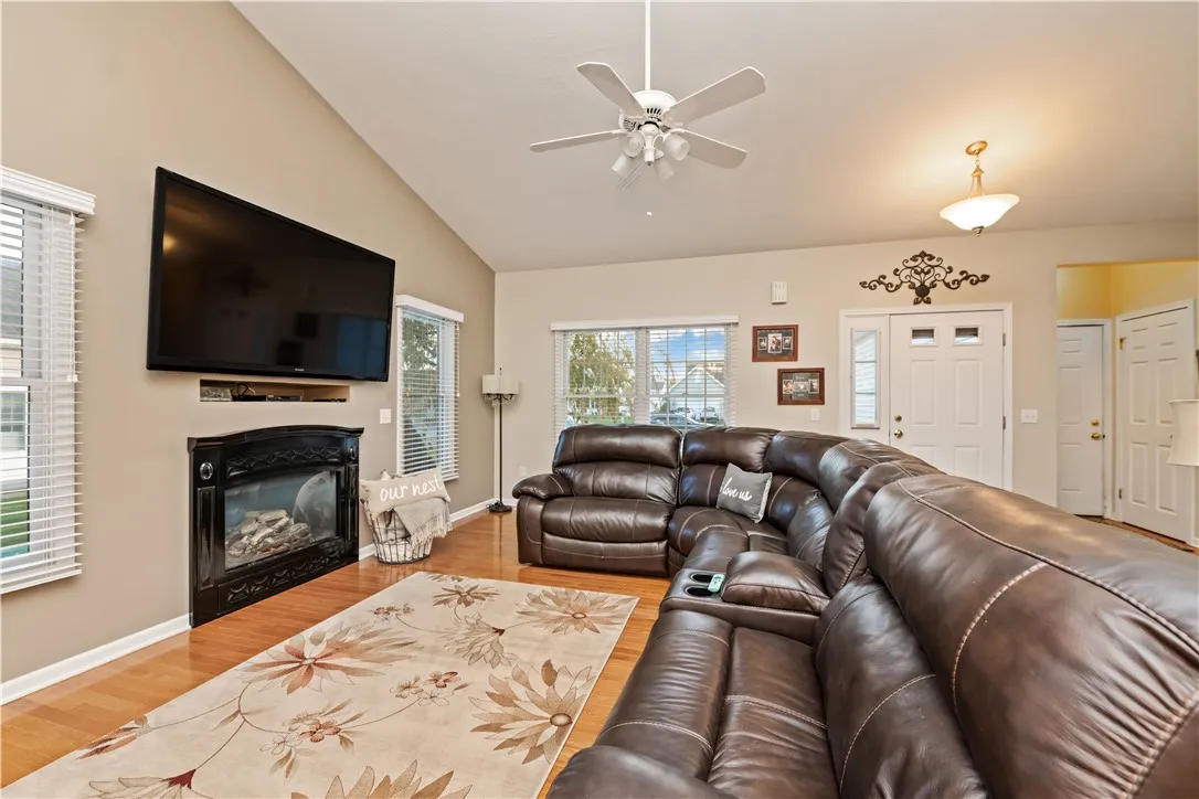 13 Ashview Drive, Chili, New York 14514, Chili, New York 14514, 3 Bedrooms Bedrooms, 7 Rooms Rooms,2 BathroomsBathrooms,Residential,For Sale,13 Ashview Drive, Chili, New York 14514,0,R1649531