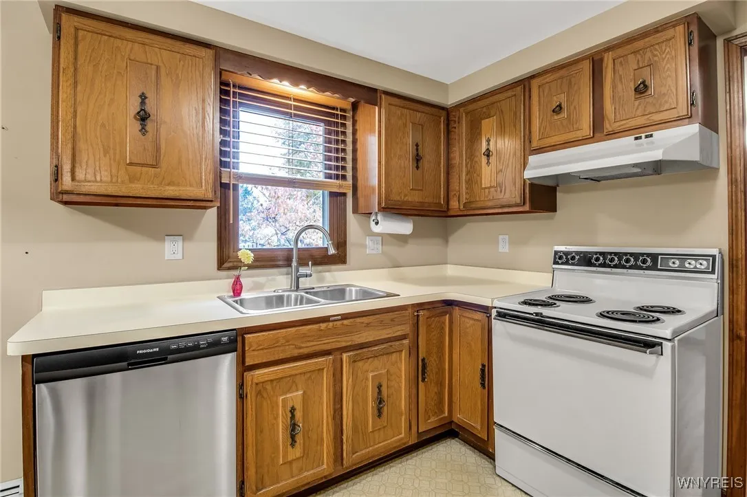 705 Powell Lane, Lewiston, New York 14092, Lewiston, New York 14092, 3 Bedrooms Bedrooms, 7 Rooms Rooms,1 BathroomBathrooms,Residential,For Sale,705 Powell Lane, Lewiston, New York 14092,0,B1649916