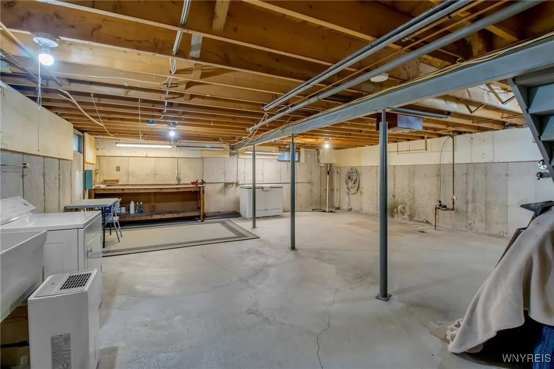 705 Powell Lane, Lewiston, New York 14092, Lewiston, New York 14092, 3 Bedrooms Bedrooms, 7 Rooms Rooms,1 BathroomBathrooms,Residential,For Sale,705 Powell Lane, Lewiston, New York 14092,0,B1649916