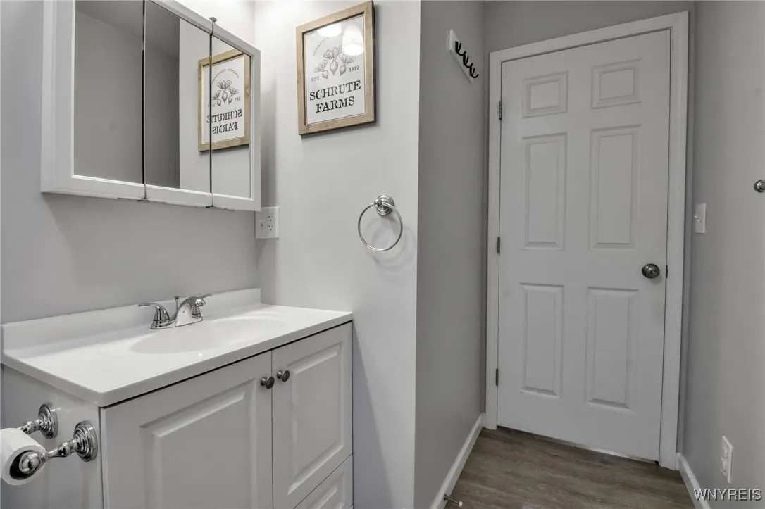 6973 East Canal Road, Pendleton, New York 14094, Pendleton, New York 14094, 3 Bedrooms Bedrooms, 7 Rooms Rooms,1 BathroomBathrooms,Residential,For Sale,6973 East Canal Road, Pendleton, New York 14094,0,B1650007