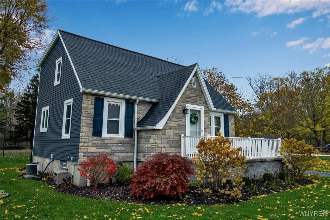 6973 East Canal Road, Pendleton, New York 14094, Pendleton, New York 14094, 3 Bedrooms Bedrooms, 7 Rooms Rooms,1 BathroomBathrooms,Residential,For Sale,6973 East Canal Road, Pendleton, New York 14094,0,B1650007