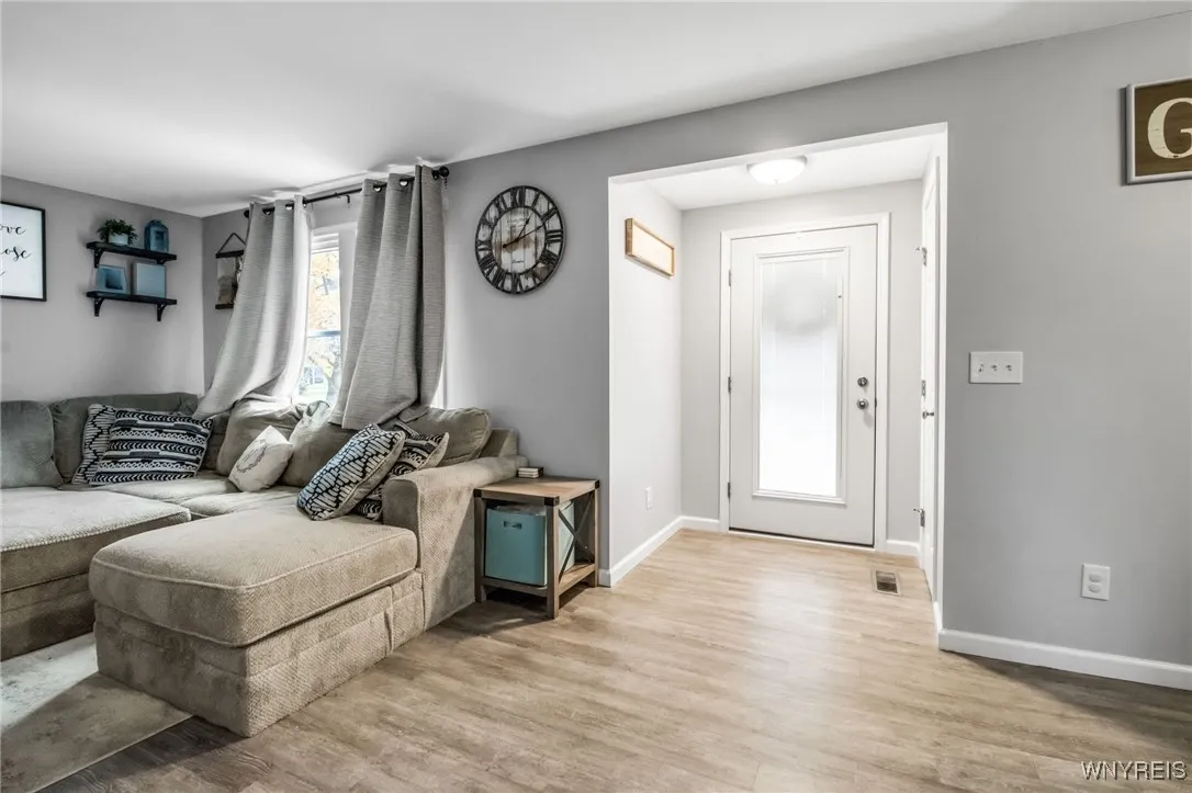 6973 East Canal Road, Pendleton, New York 14094, Pendleton, New York 14094, 3 Bedrooms Bedrooms, 7 Rooms Rooms,1 BathroomBathrooms,Residential,For Sale,6973 East Canal Road, Pendleton, New York 14094,0,B1650007