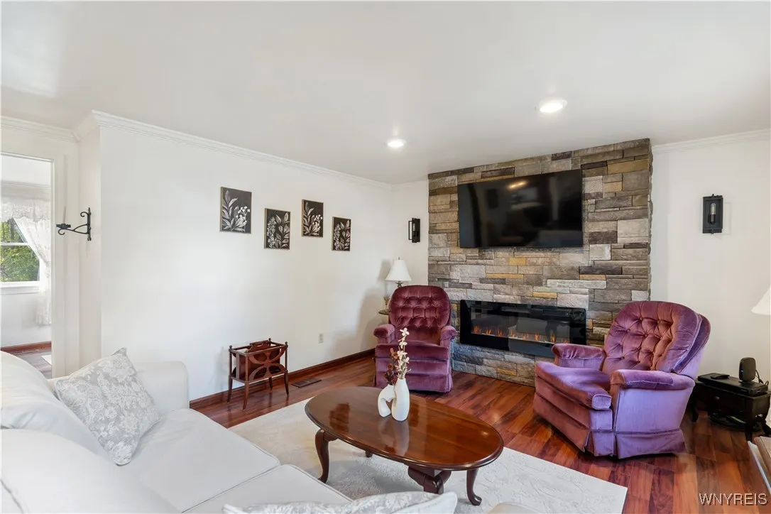 117 Forestal Drive, Hamburg, New York 14075, Hamburg, New York 14075, 2 Bedrooms Bedrooms, 10 Rooms Rooms,2 BathroomsBathrooms,Residential,For Sale,117 Forestal Drive, Hamburg, New York 14075,0,B1649993